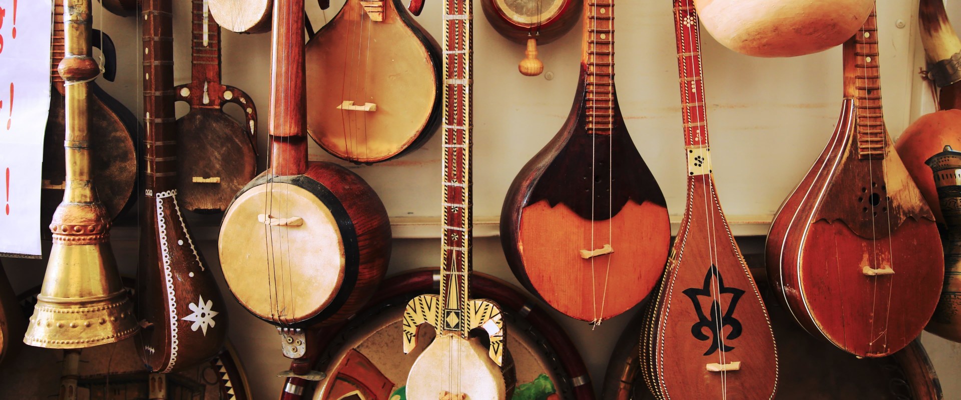 Exploring the Rich Heritage of Australian Music: A Guide to Vintage String Instruments